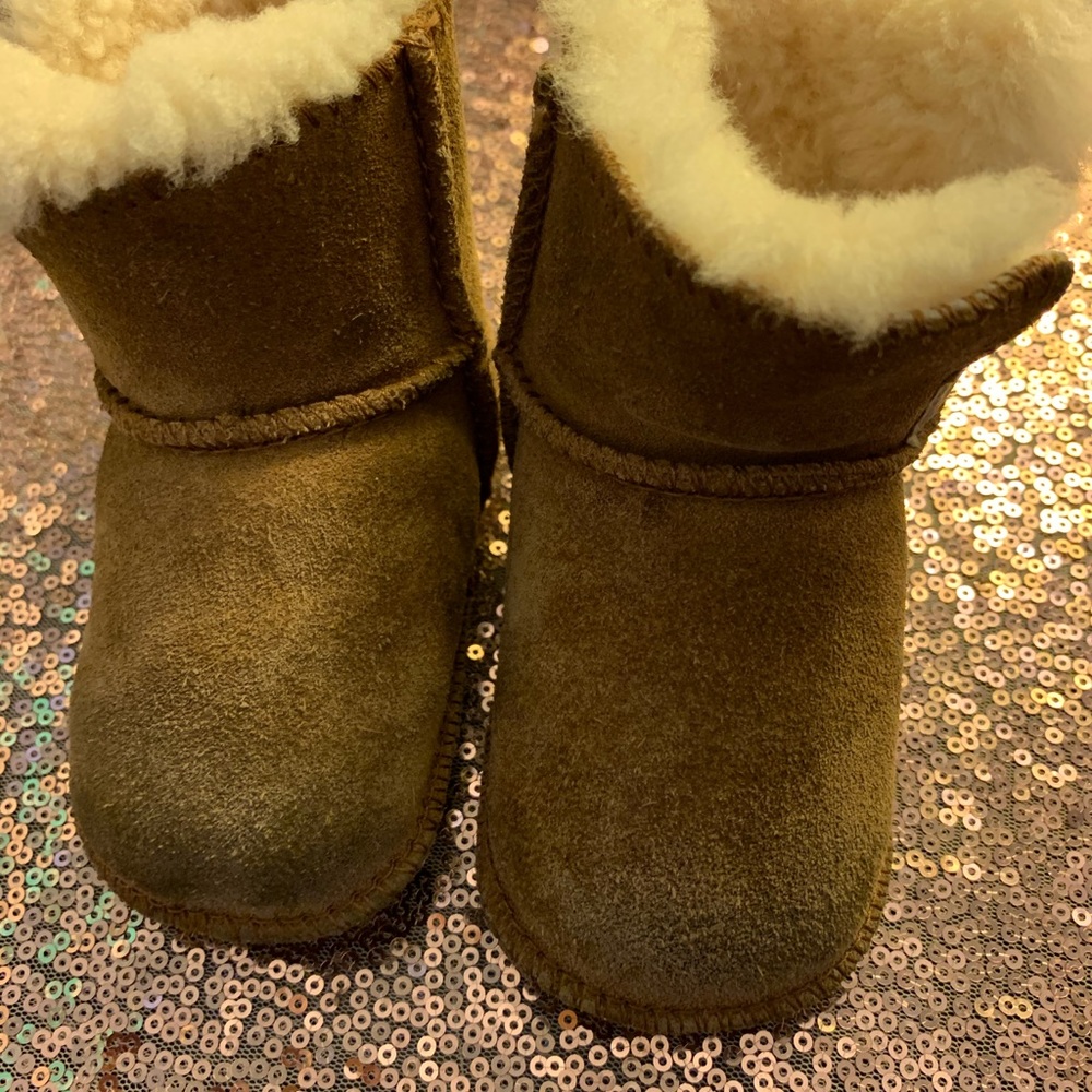 Uggs - Picture 6 of 7